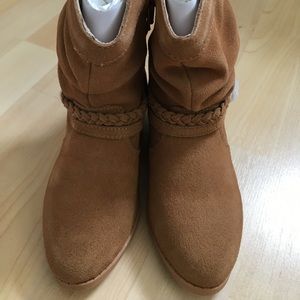 Chasing Fireflies Brown Booties 11 New